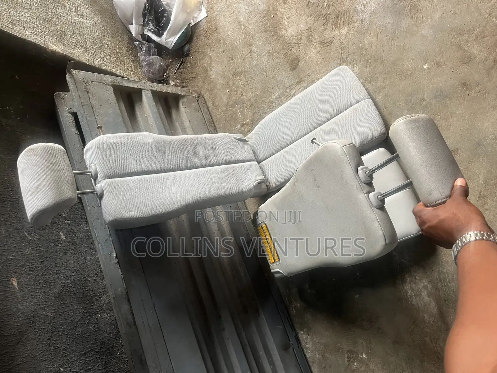 Small Middle Seat Toyota Sienna 2012-18 Available