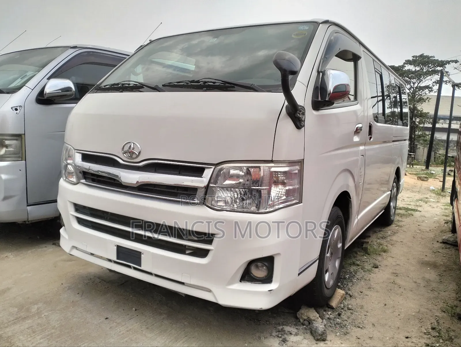 Toyota HiAce 2013 White