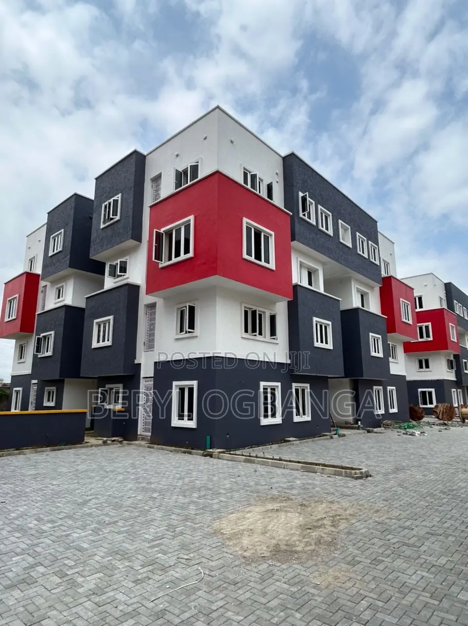 4bdrm Townhouse / Terrace in Ologolo for rent