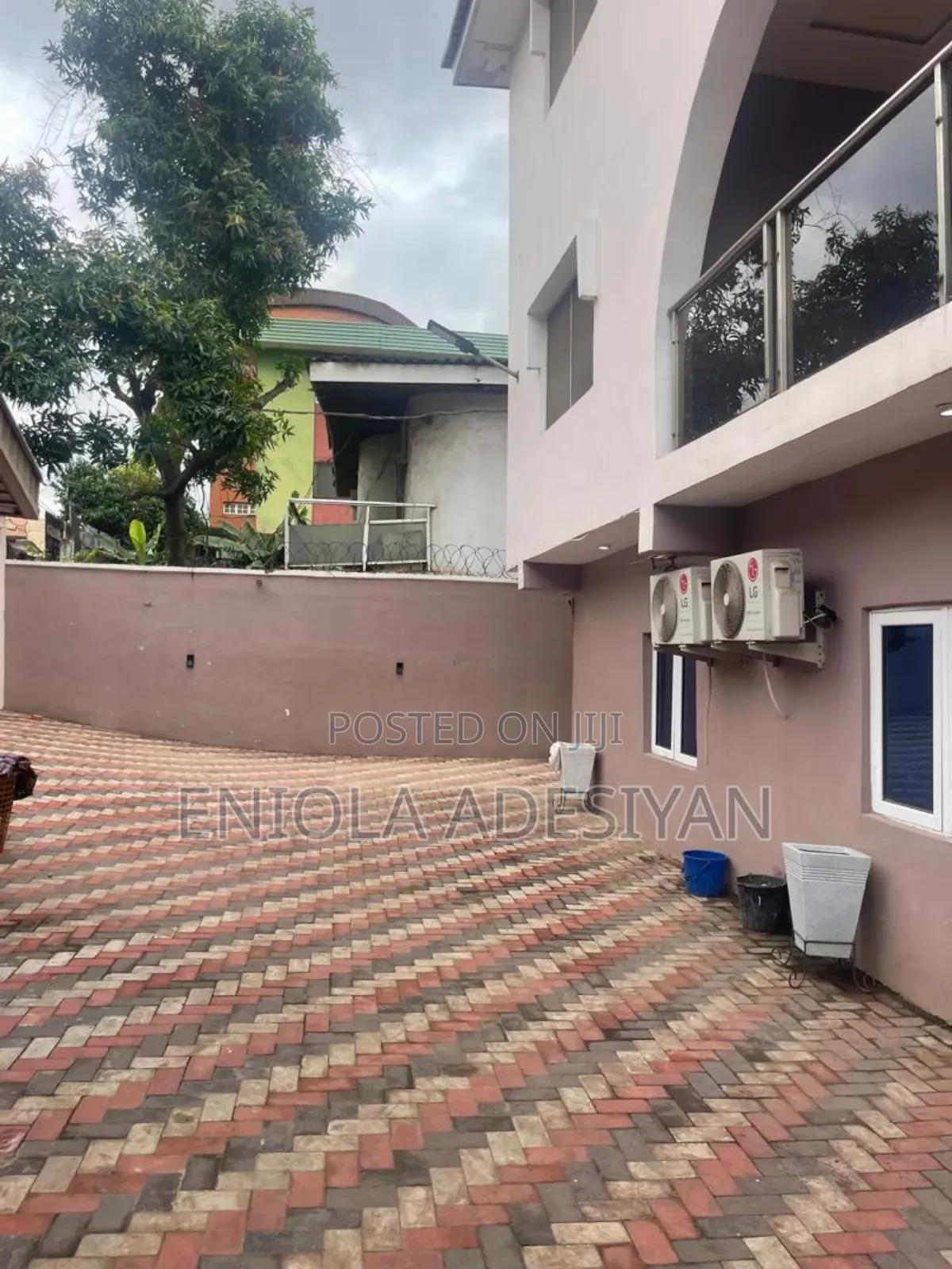 Furnished 20bdrm Block of Flats in Itesiwaju Estate, Akoka for sale