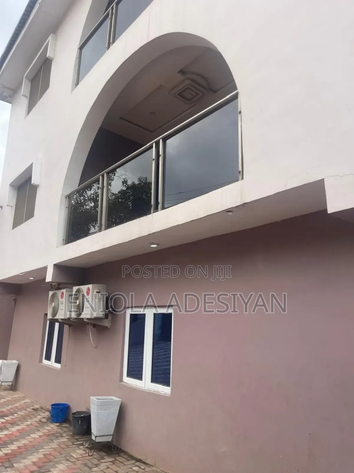 Furnished 20bdrm Block of Flats in Itesiwaju Estate, Akoka for sale