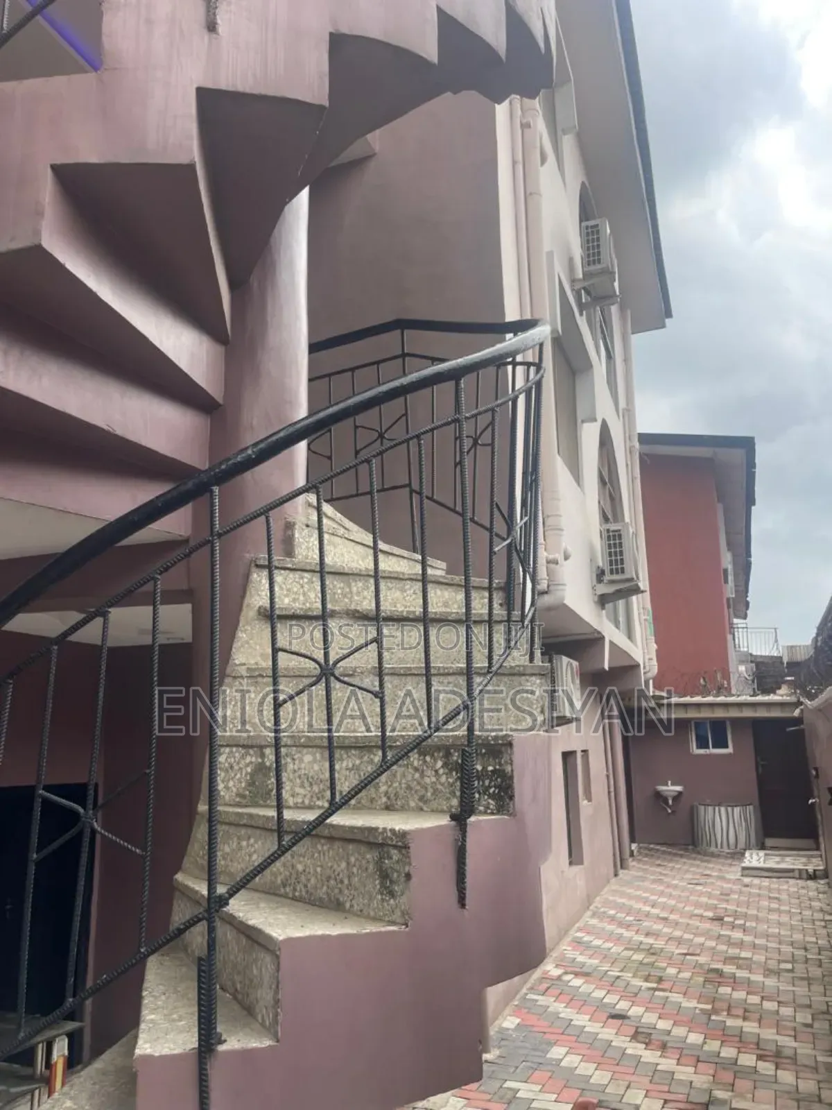 Furnished 20bdrm Block of Flats in Itesiwaju Estate, Akoka for sale