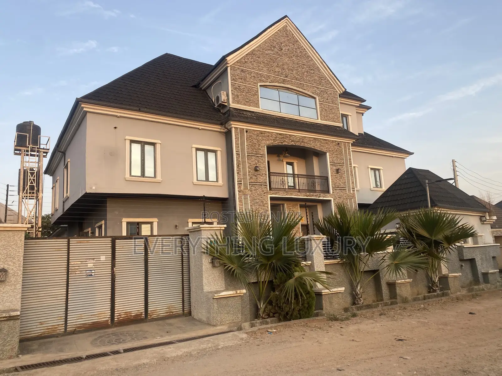 4bdrm Penthouse in Ushafa for rent
