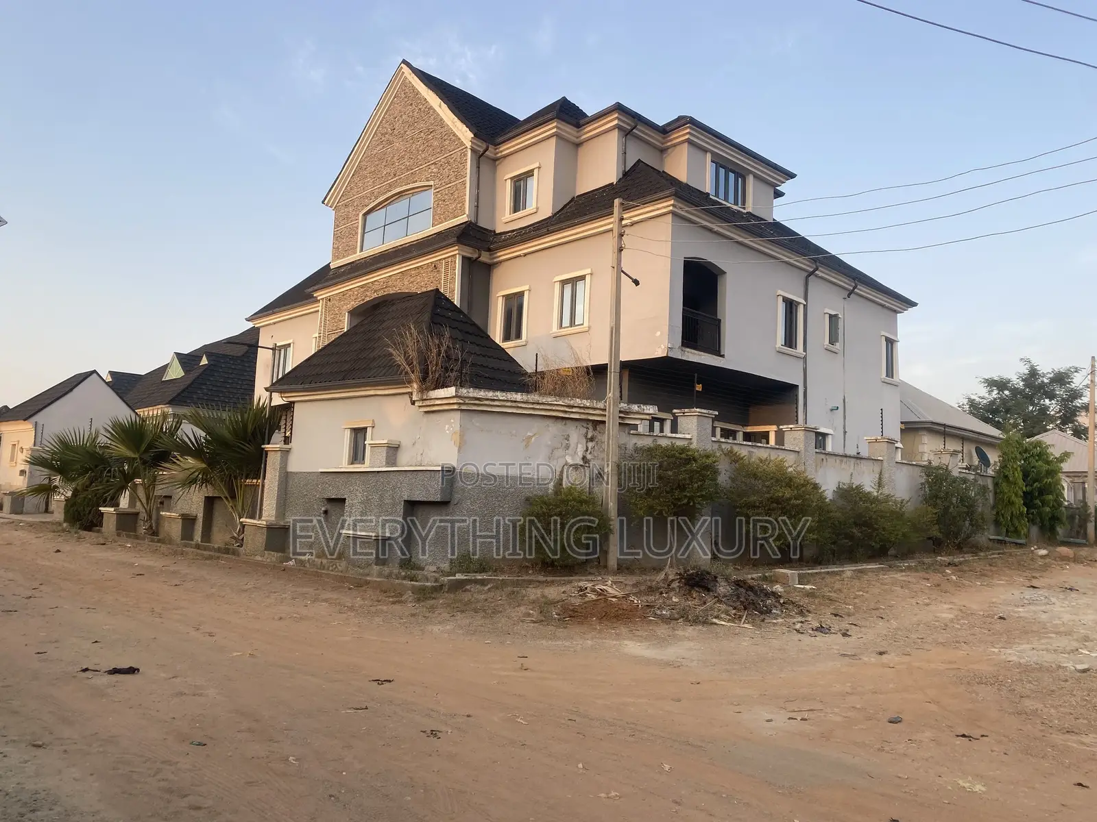 4bdrm Penthouse in Ushafa for rent