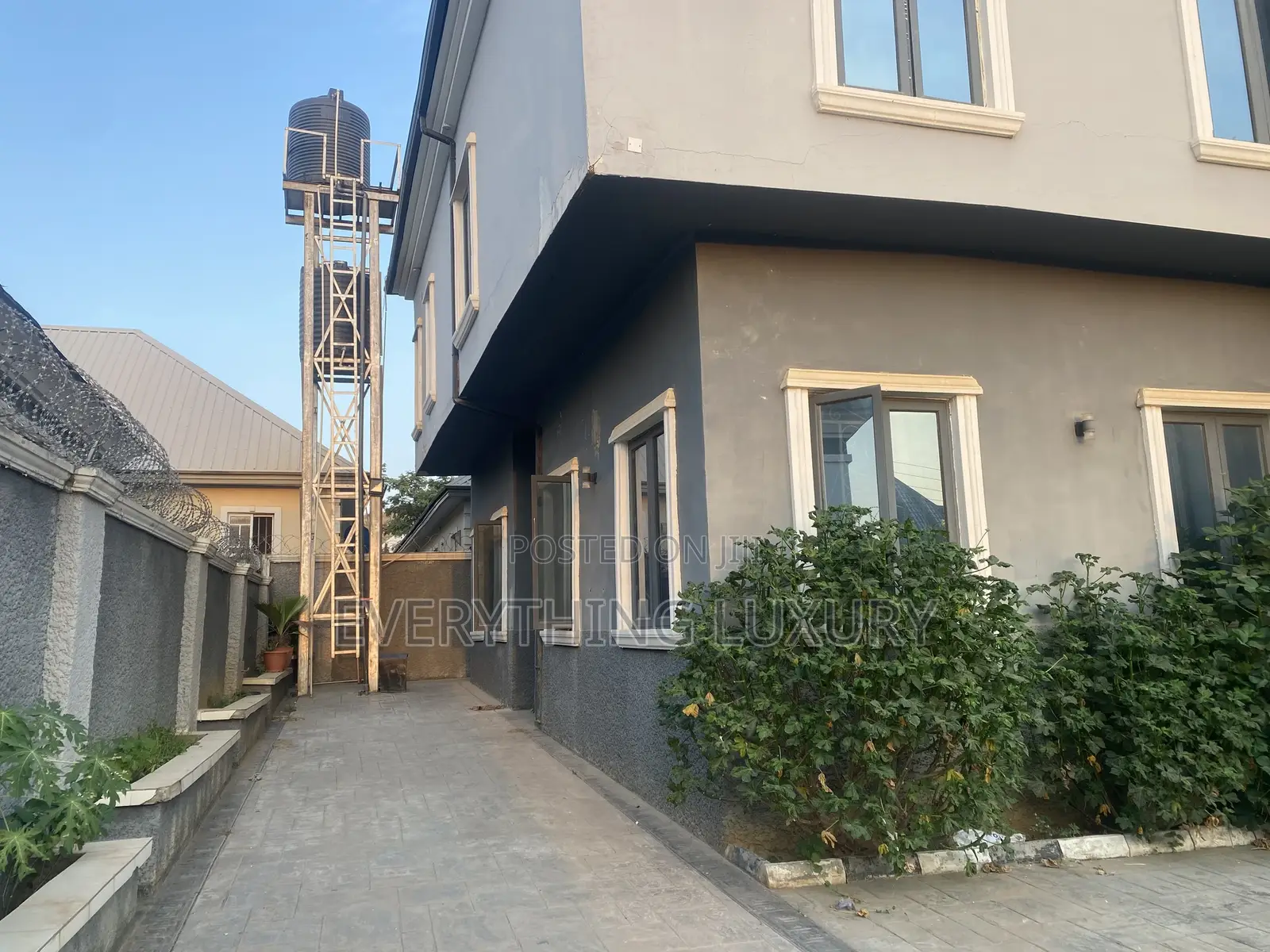 4bdrm Penthouse in Ushafa for rent