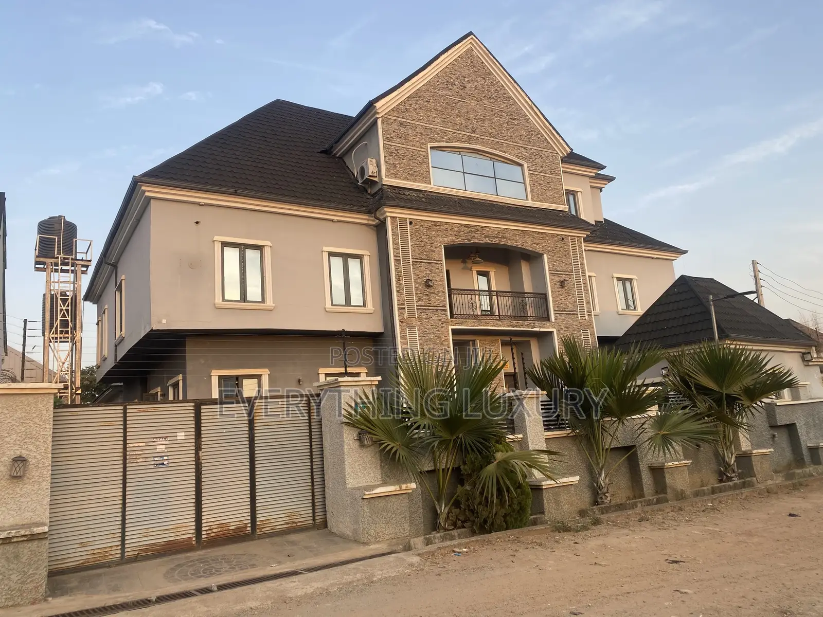 4bdrm Penthouse in Ushafa for rent
