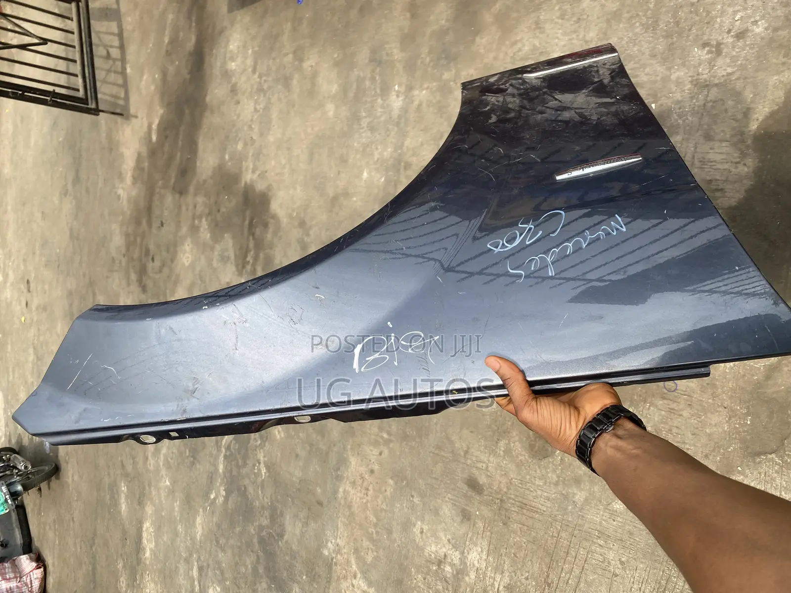 Right Fender Mercedes Benz C300 (W204)