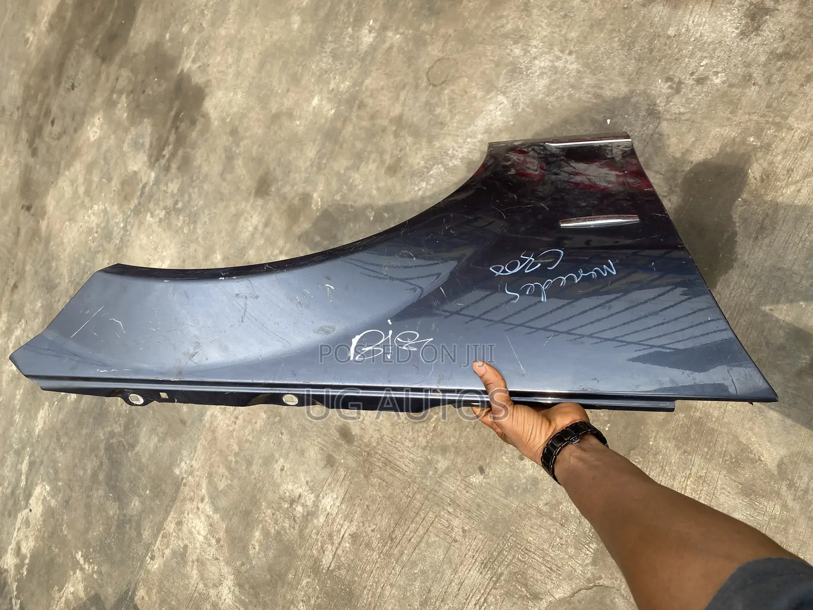 Right Fender Mercedes Benz C300 (W204)