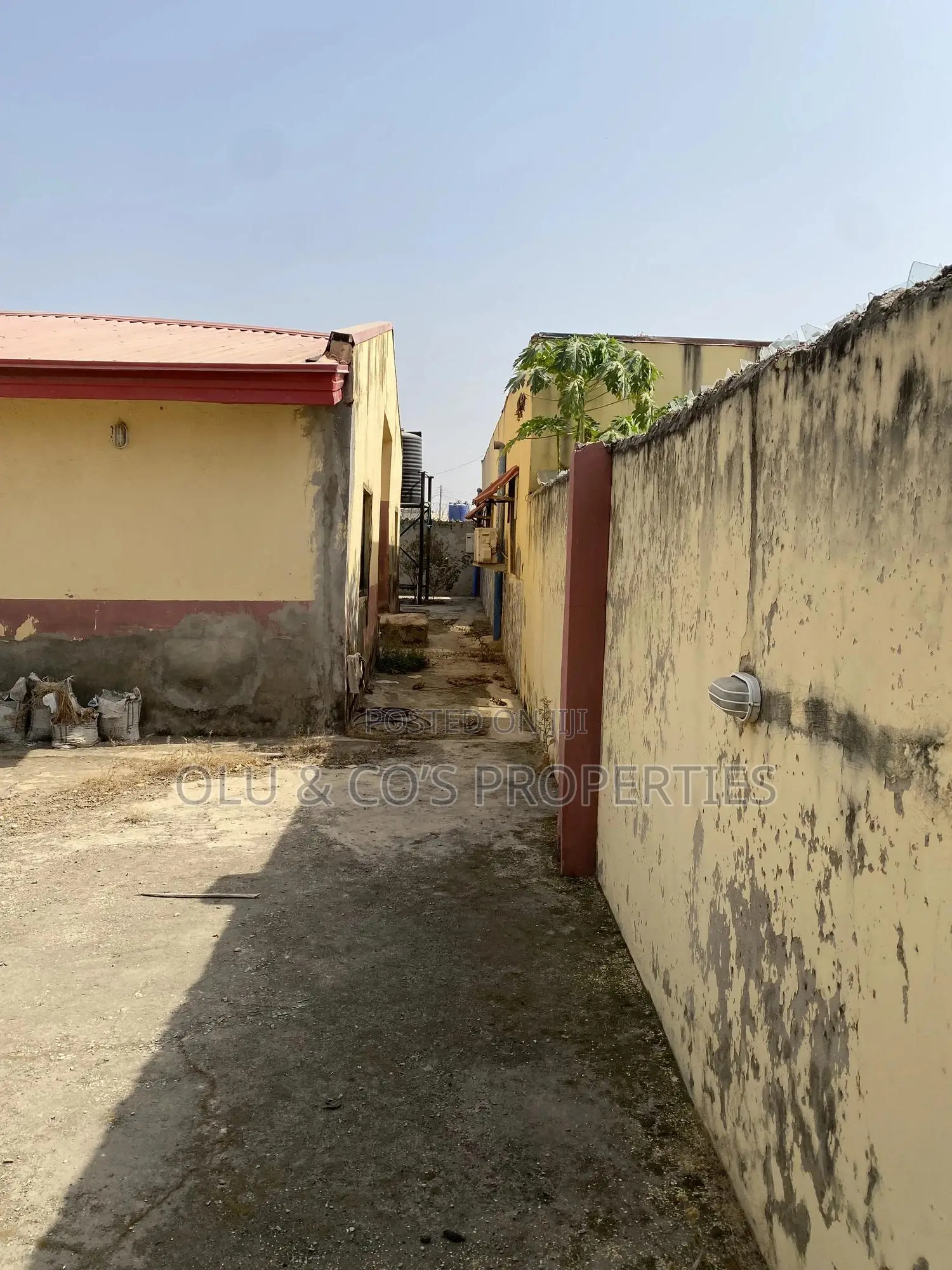3bdrm Bungalow in Aco Amac Estate, Lugbe District for sale