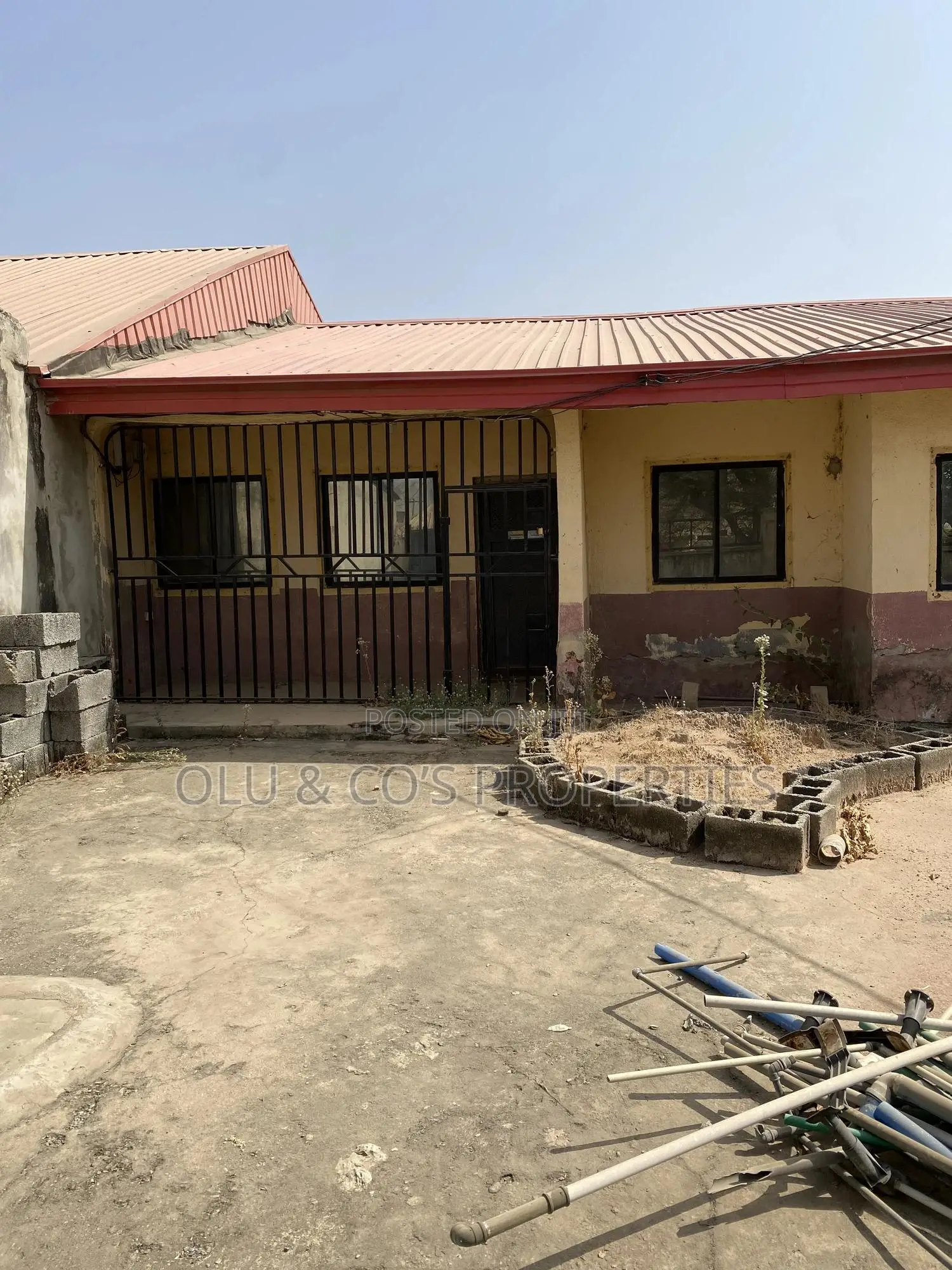 3bdrm Bungalow in Aco Amac Estate, Lugbe District for sale