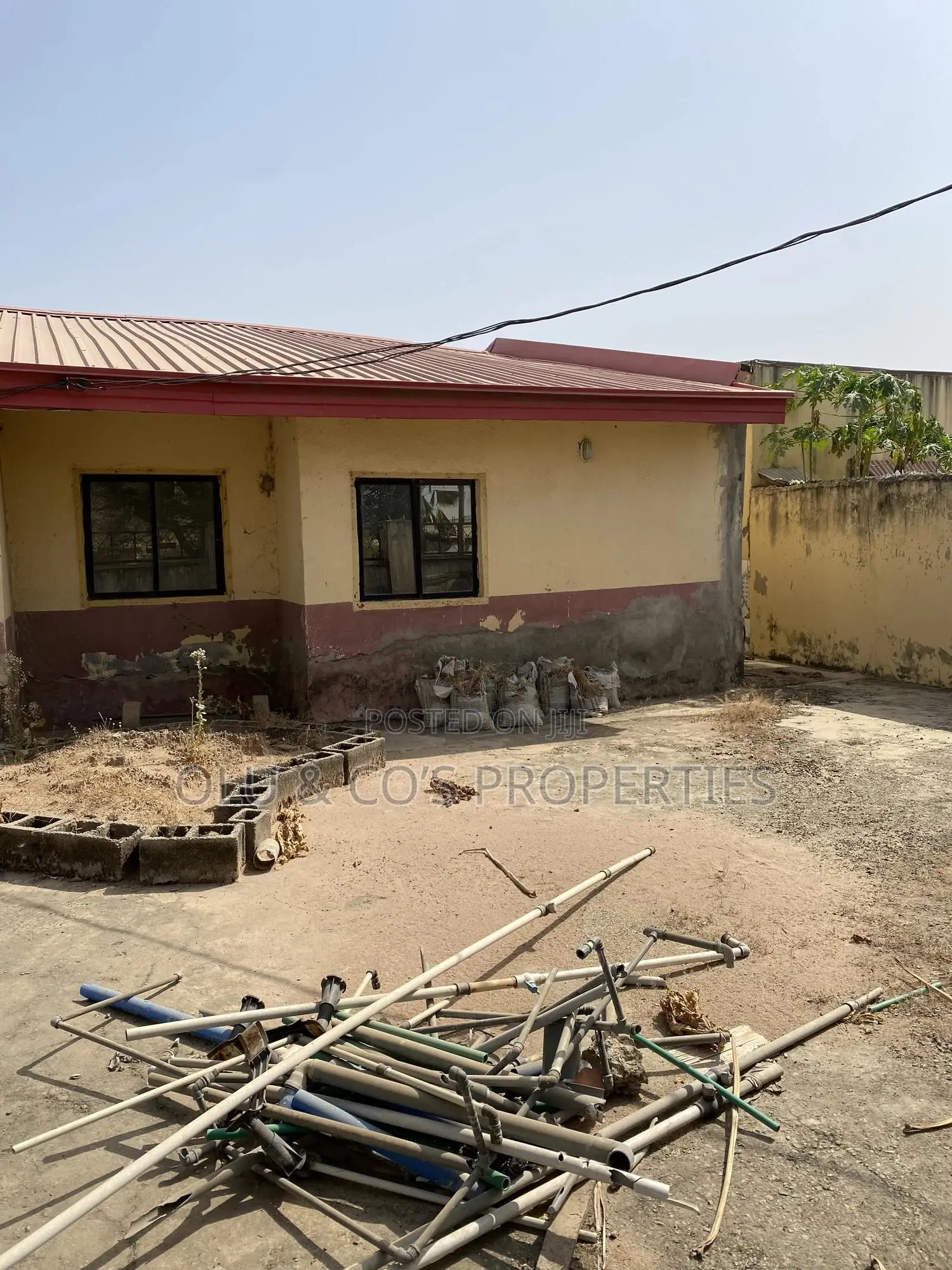 3bdrm Bungalow in Aco Amac Estate, Lugbe District for sale