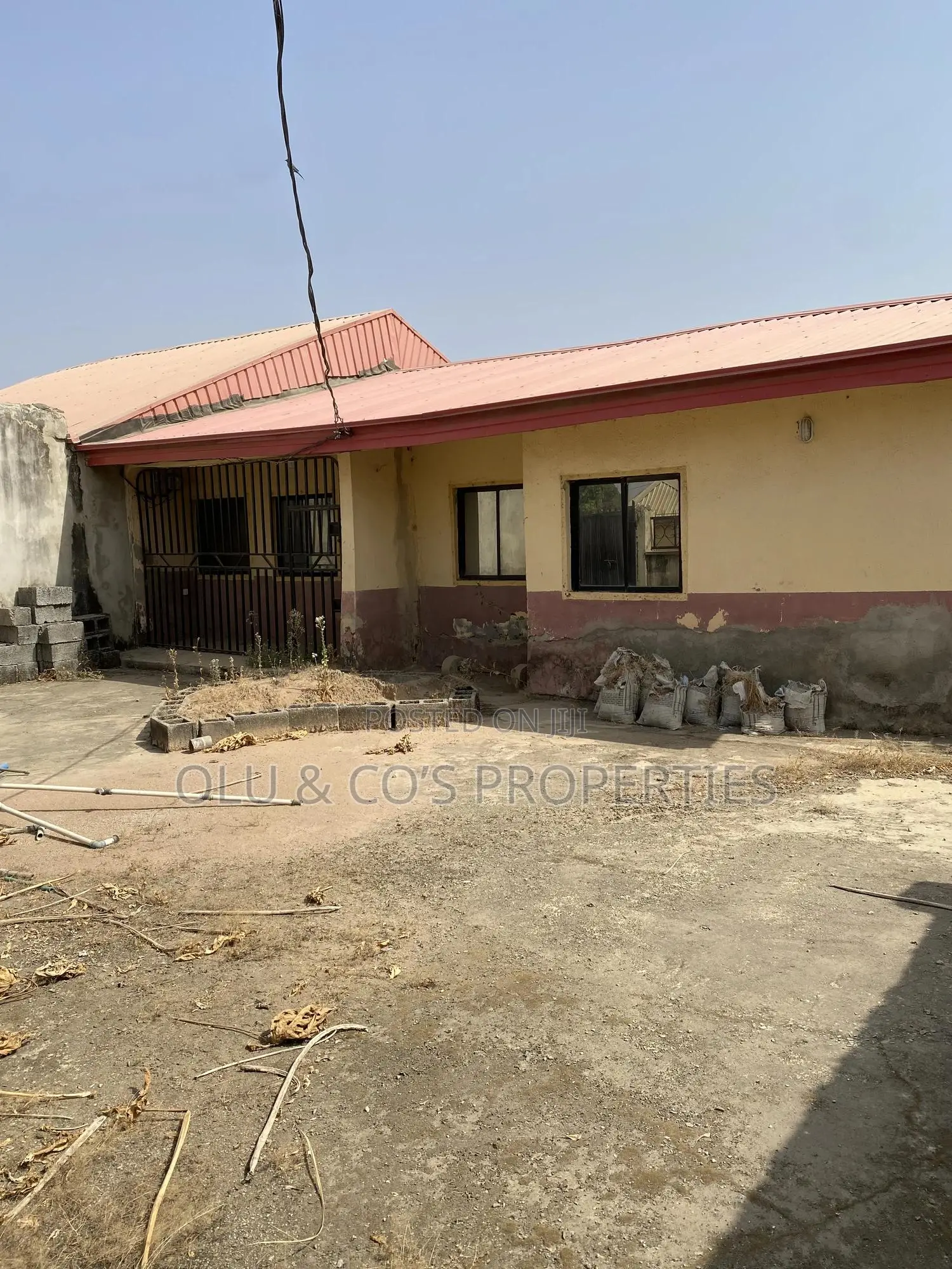 3bdrm Bungalow in Aco Amac Estate, Lugbe District for sale