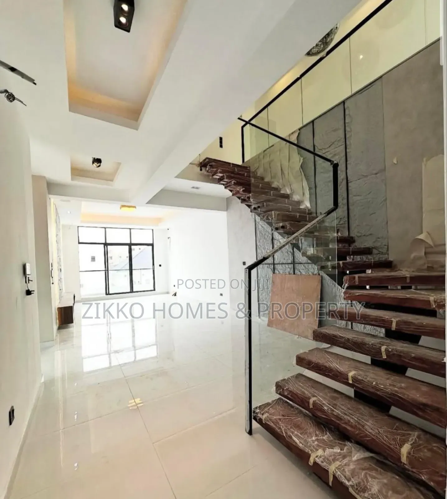 4bdrm Maisonette in Lekki for sale