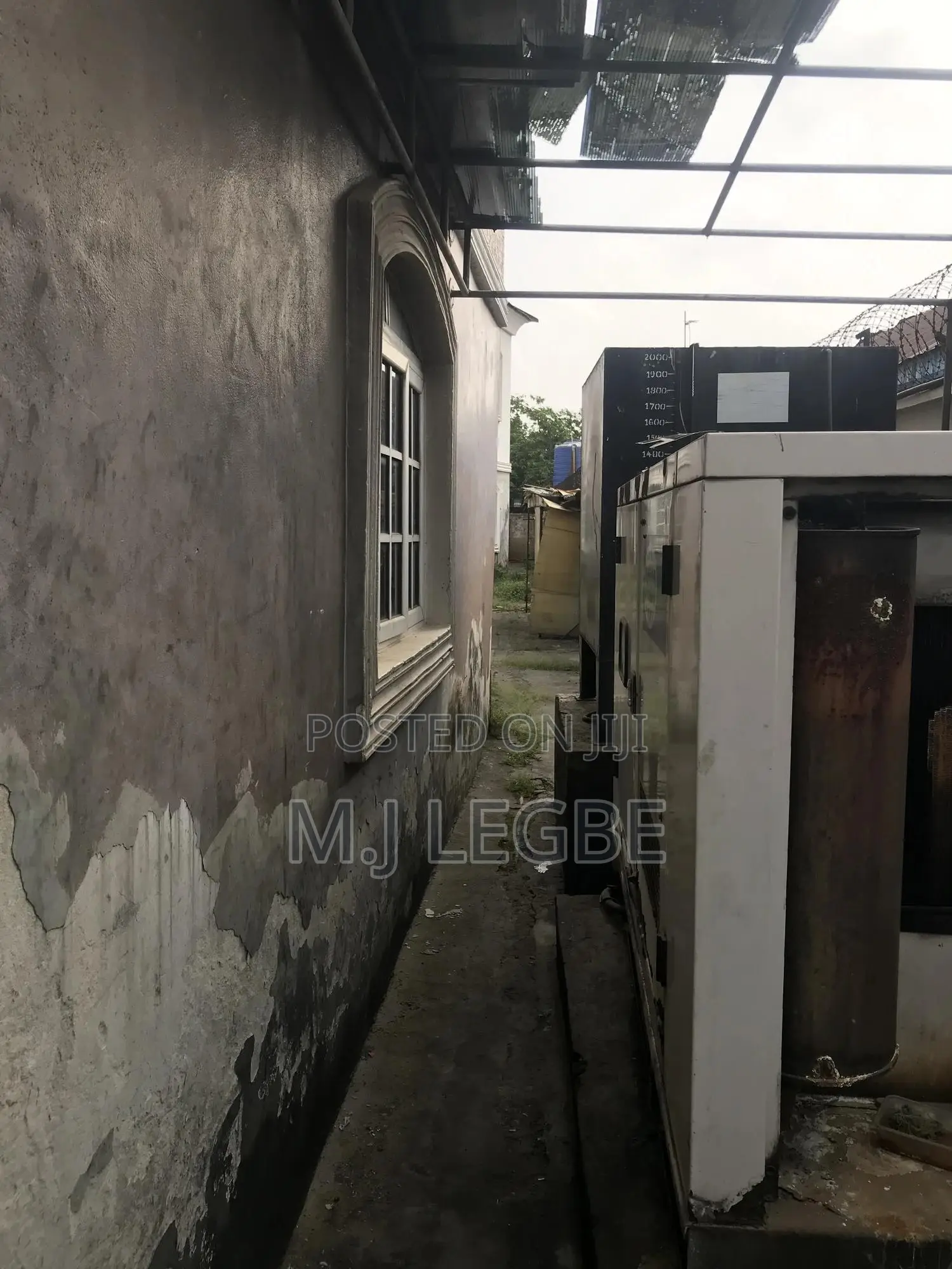 Massive Building With 28 Rooms for Sale