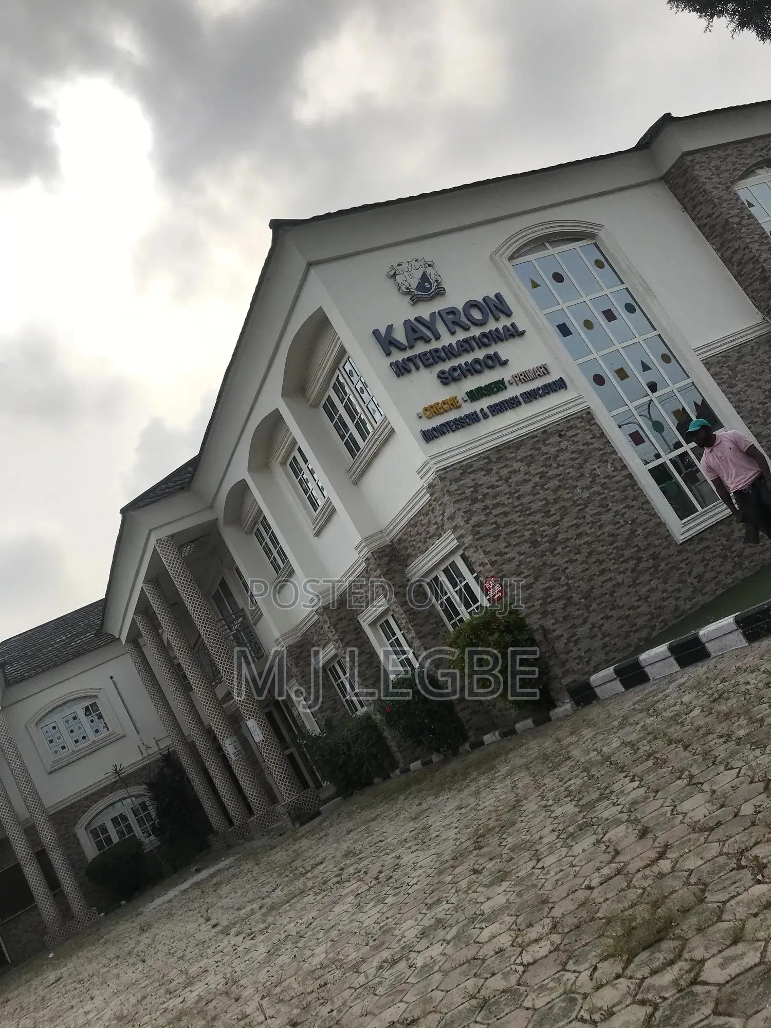 Massive Building With 28 Rooms for Sale