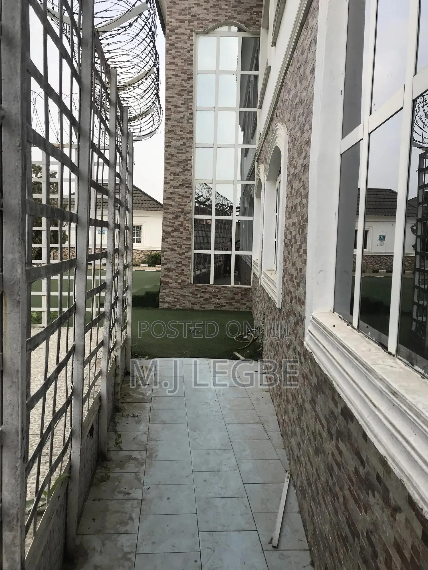 Massive Building With 28 Rooms for Sale