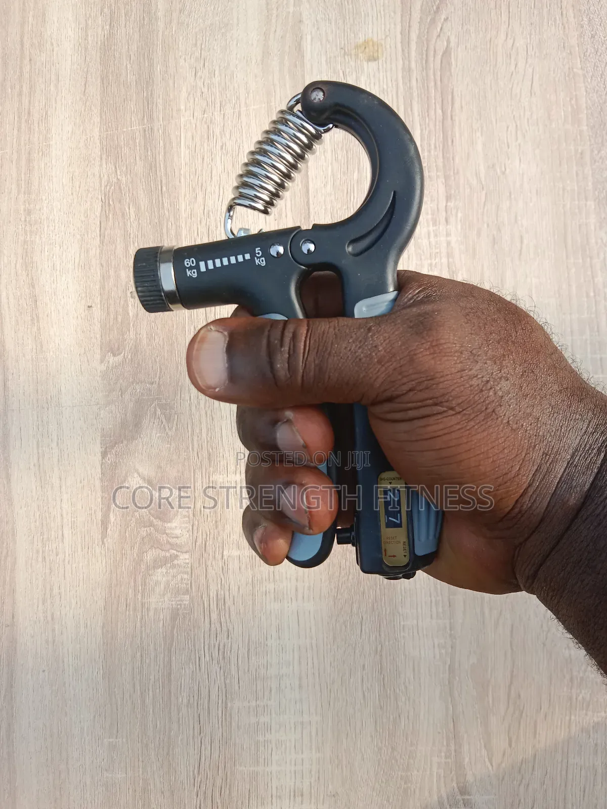 Adjustable Hand Grip/Strengthener With Counter And Regulator