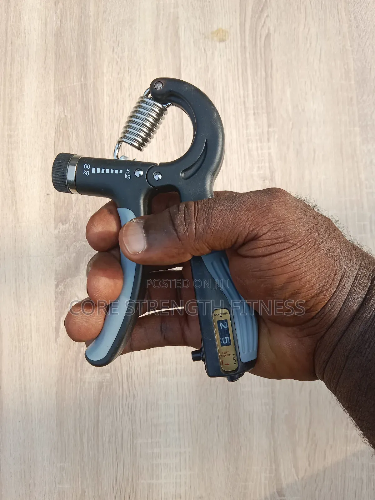 Adjustable Hand Grip/Strengthener With Counter And Regulator
