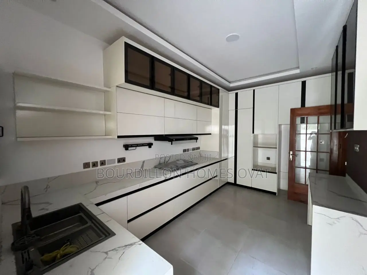 5bdrm Duplex in Lekki Phase 1 for sale