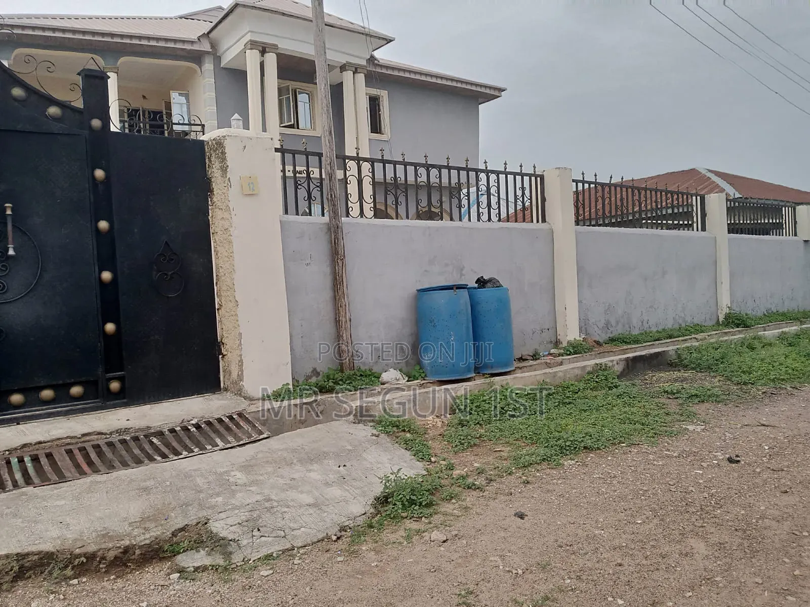 20bdrm House in Airport Estate, Alakia for sale