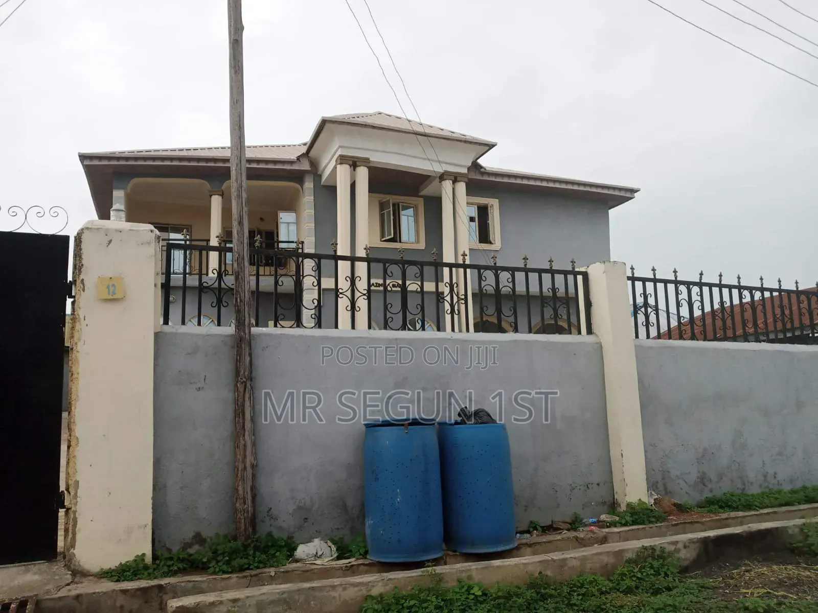 20bdrm House in Airport Estate, Alakia for sale