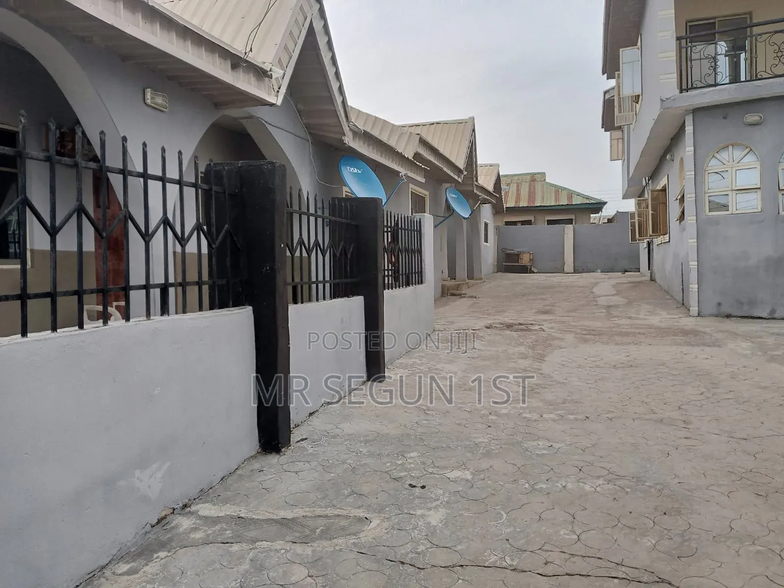 20bdrm House in Airport Estate, Alakia for sale