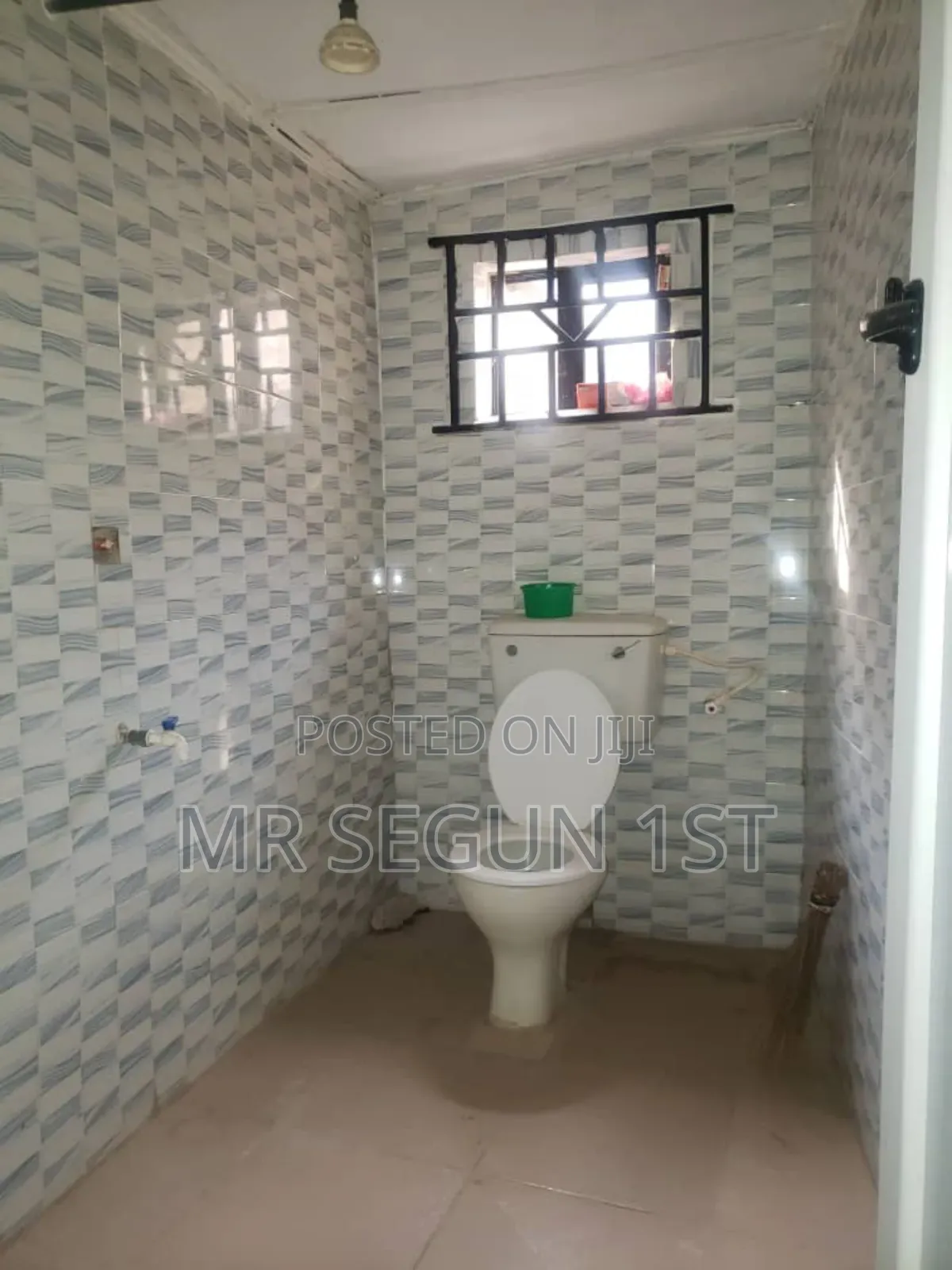 20bdrm House in Airport Estate, Alakia for sale