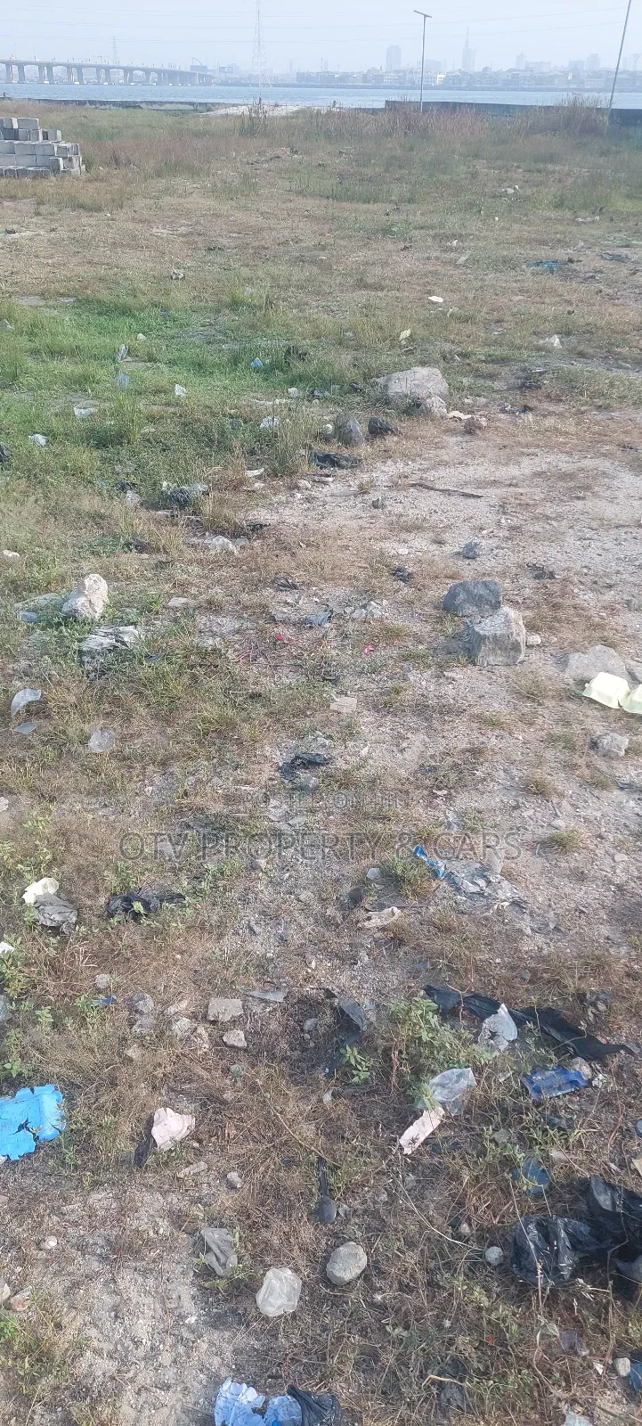 Distressed Land for Multiple Floors/ High Rise Is for Sale