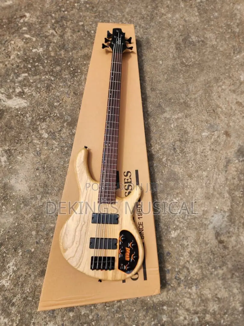 Cort Action DLX Vas Active 5 Strings Bass Guitar