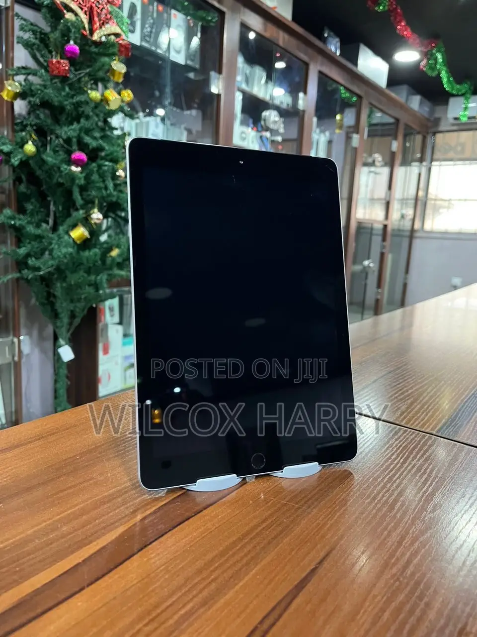 Apple iPad 9.7 128 GB Gray