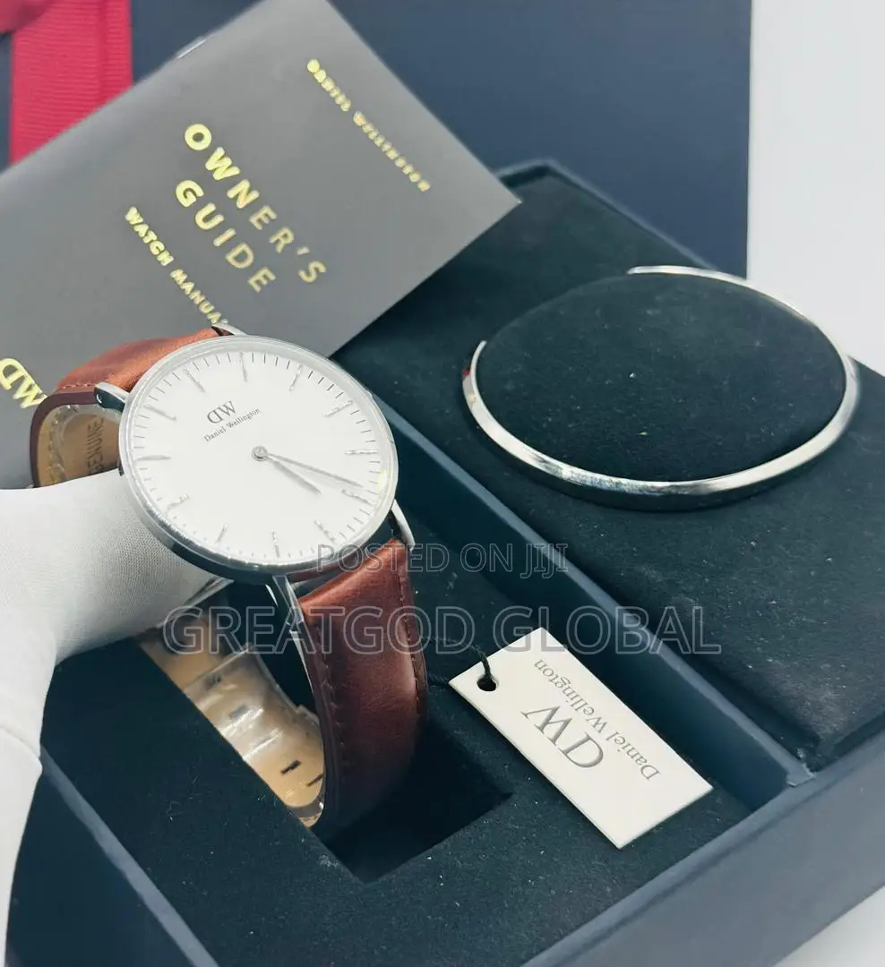 Daniel Wellington Branded Bracelet Wristwatch Set