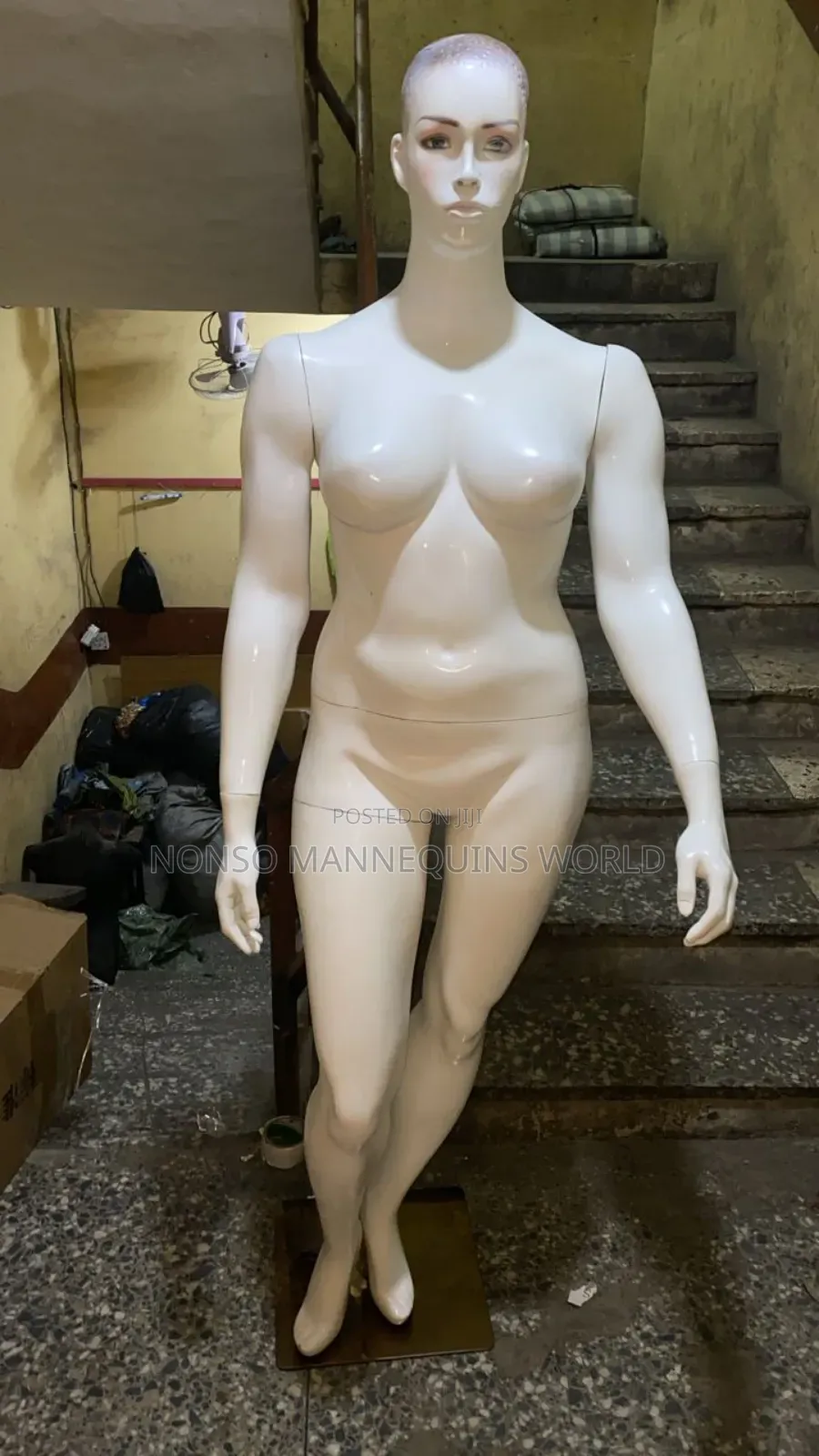 Plus Size Fibre Female Mannequin With Face