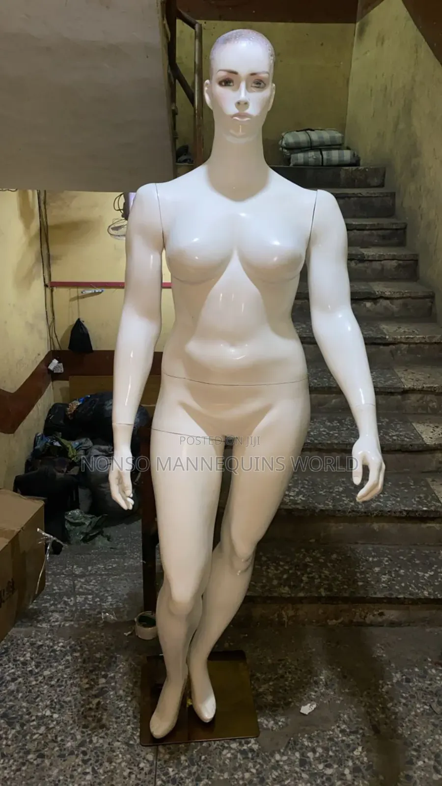 Plus Size Fibre Female Mannequin With Face