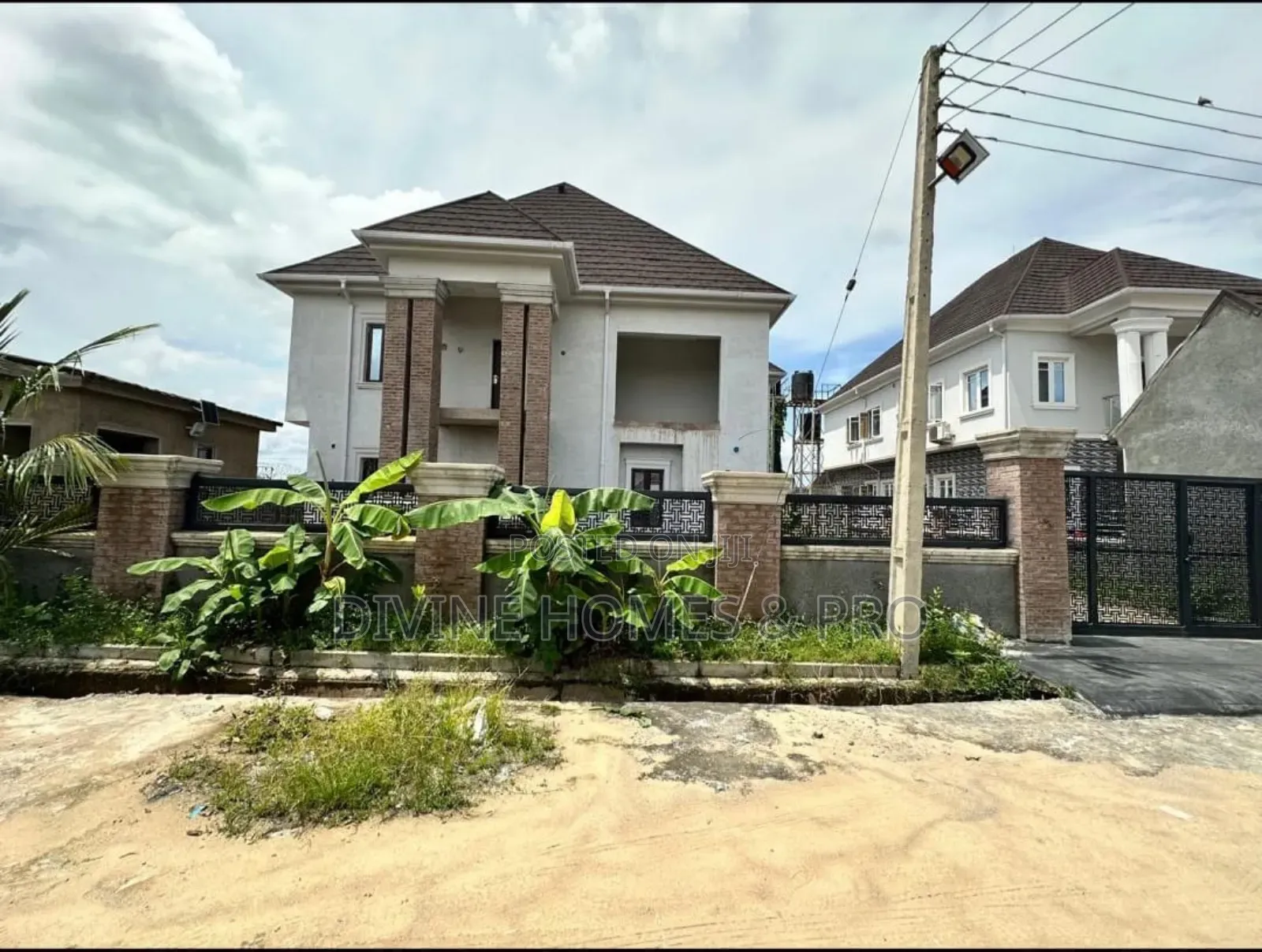 5bdrm Duplex in Lugbe District for sale