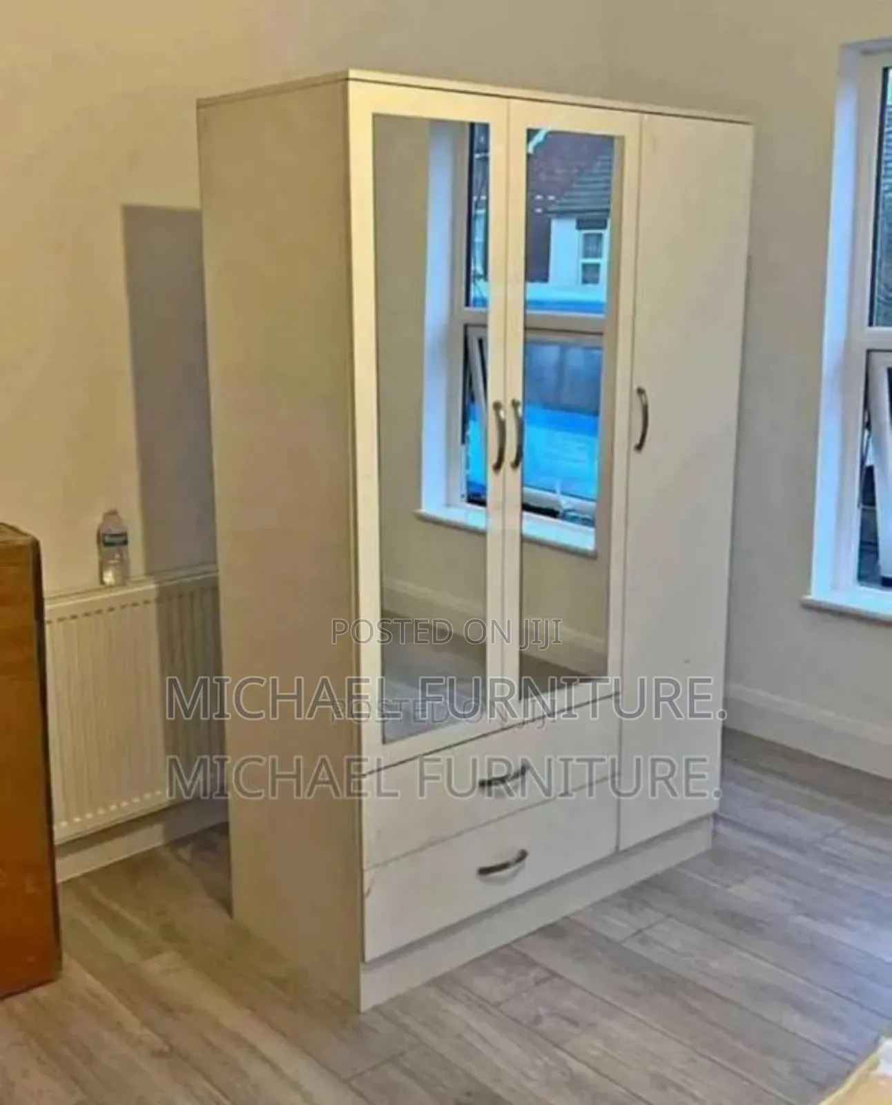 4 By 6 Wardrobe With 2 Drawers And 2 Mirrors