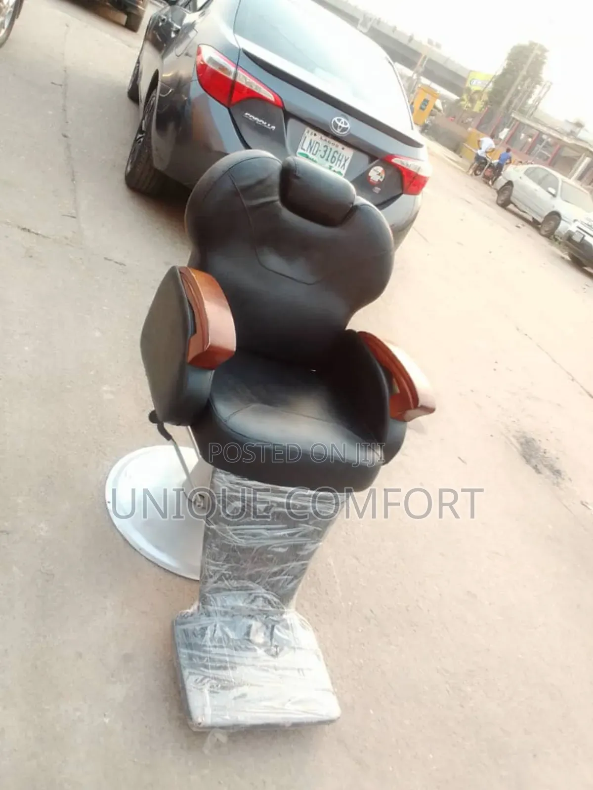 Imported Executive Salon Rolling Recliner Barber Chair