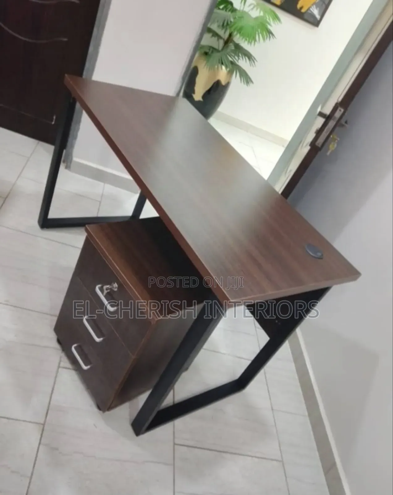 Supper Class Sturdy Desk