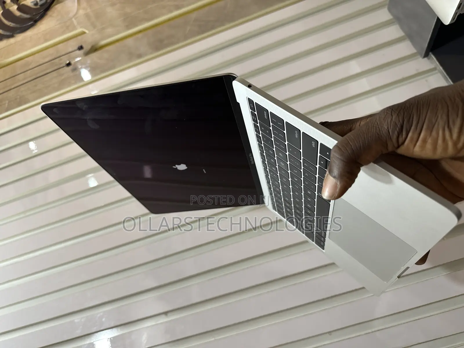 Laptop Apple MacBook Pro 2017 8GB Intel Core I5 SSD 128GB