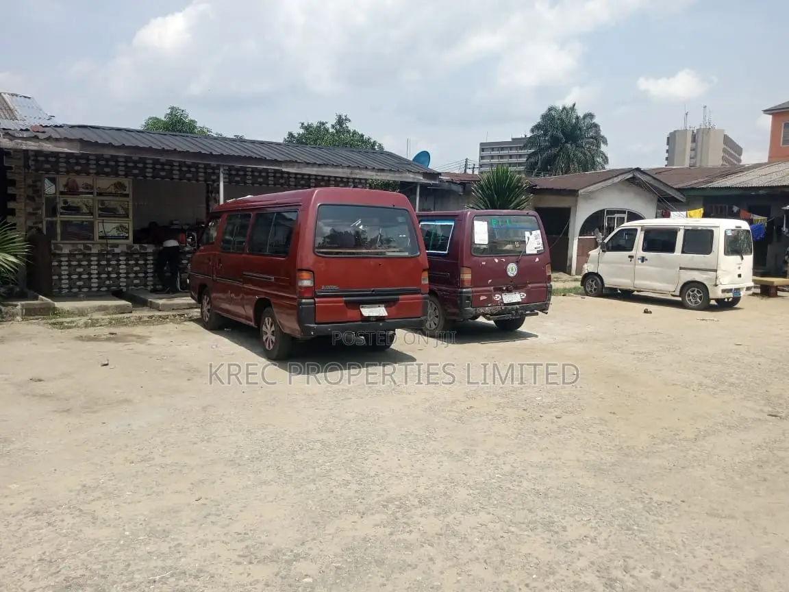10bdrm Block of Flats in Rumuola With Shops, Port-Harcourt for sale