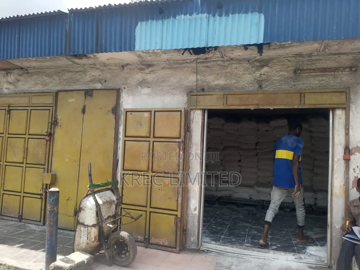 10bdrm Block of Flats in Rumuola With Shops, Port-Harcourt for sale