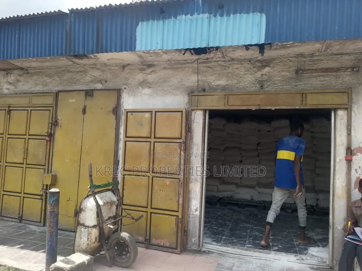 10bdrm Block of Flats in Rumuola With Shops, Port-Harcourt for sale