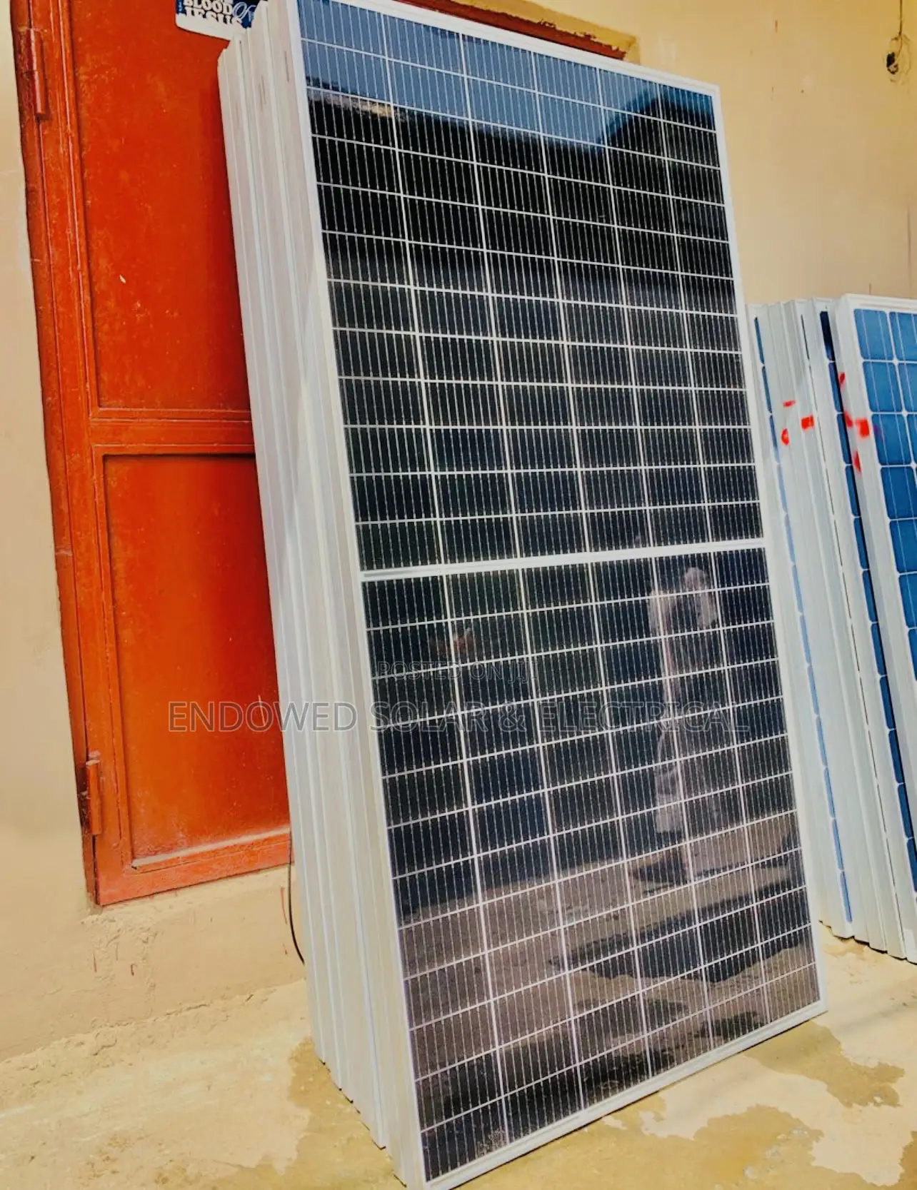 600w Brand New Solar Panels Are Available