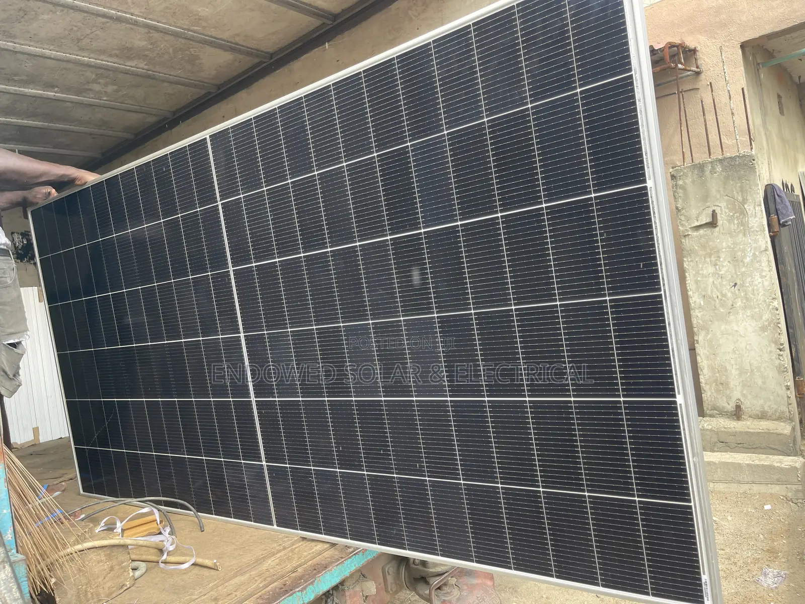 580w Brand New Solar Panels Are Available in Stock