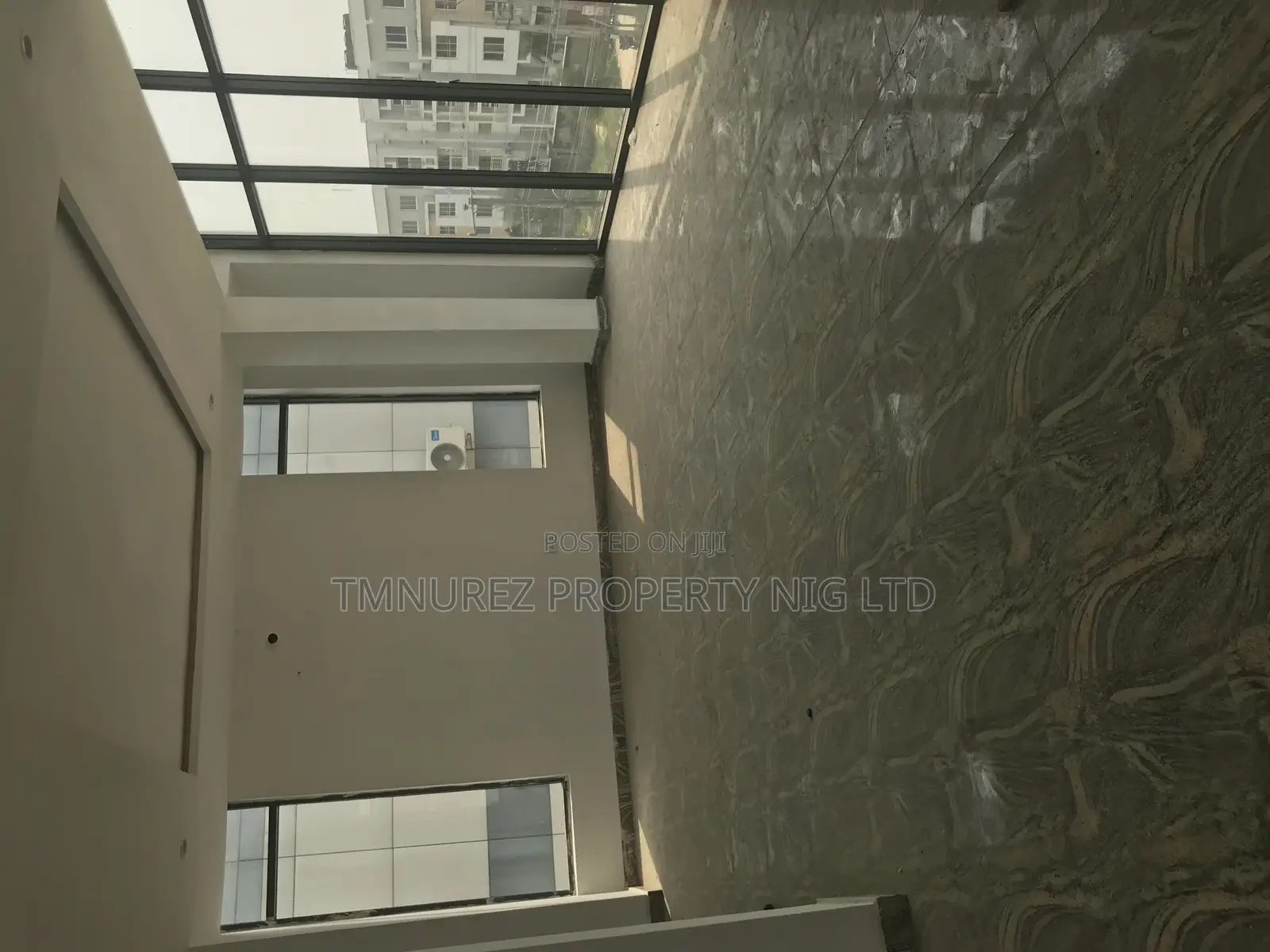Showroom Shop for Rent at Orchild Road Facing the Main Road