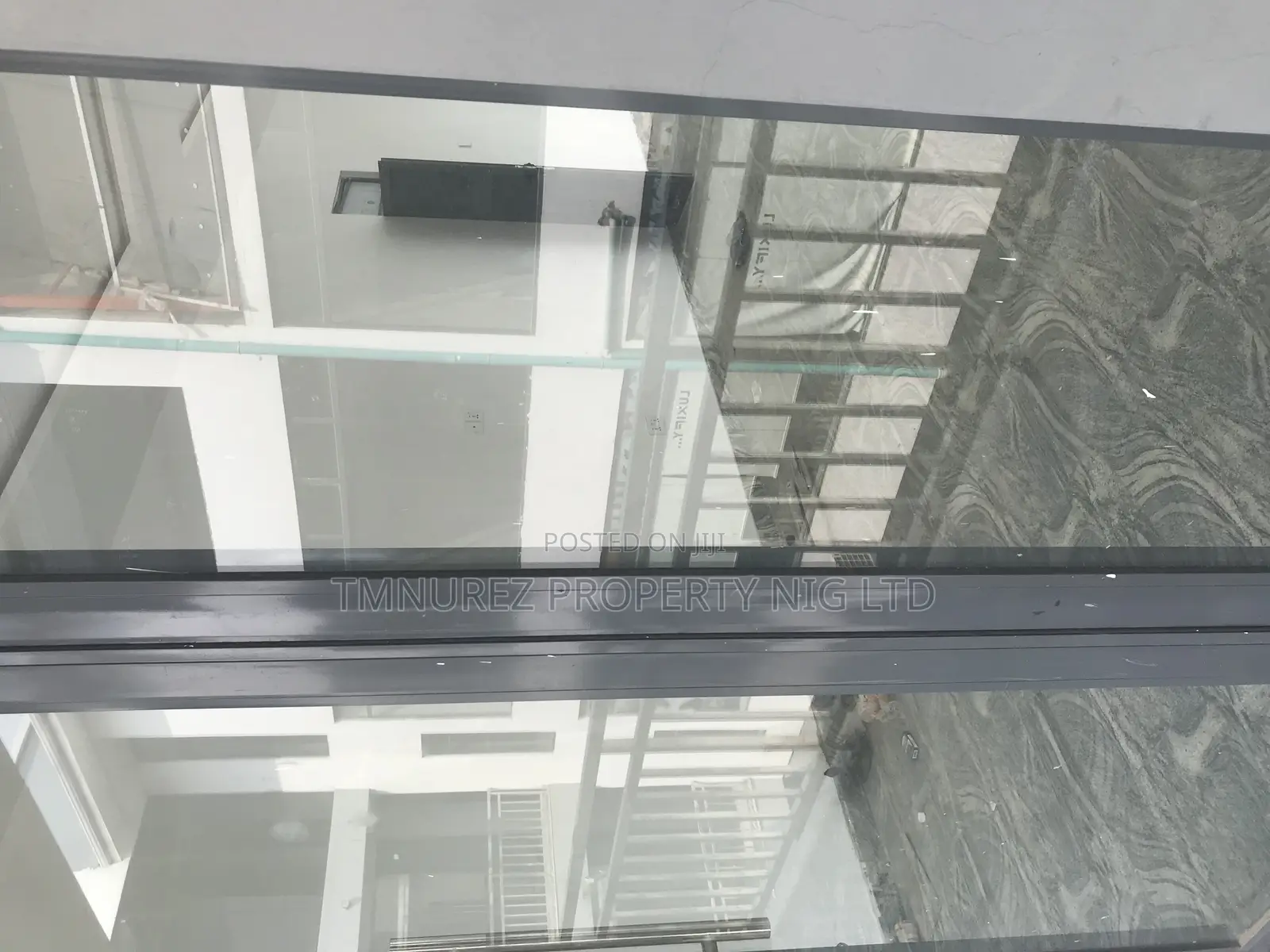 Showroom Shop for Rent at Orchild Road Facing the Main Road