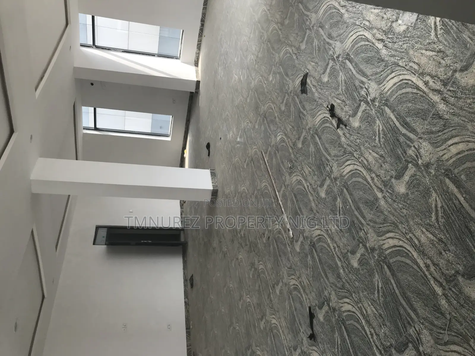 Showroom Shop for Rent at Orchild Road Facing the Main Road