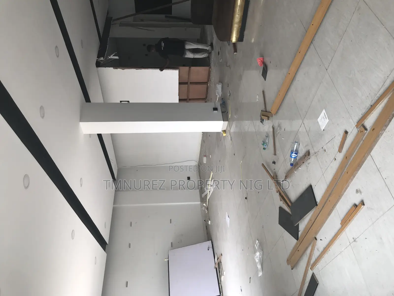 Shop Showroom for Rent at Orchild Road Lekki