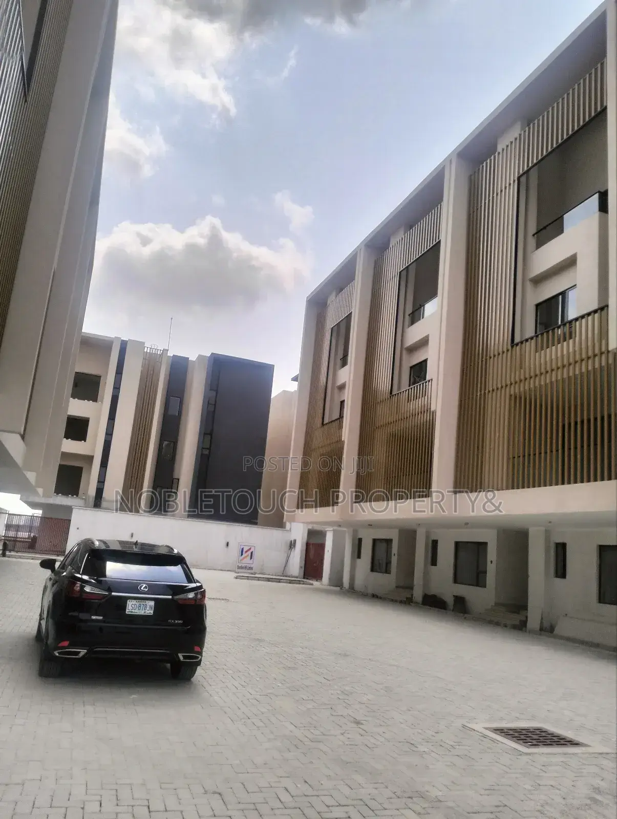 4bdrm Apartment in Ikoyi Lagos, Banana Island for sale