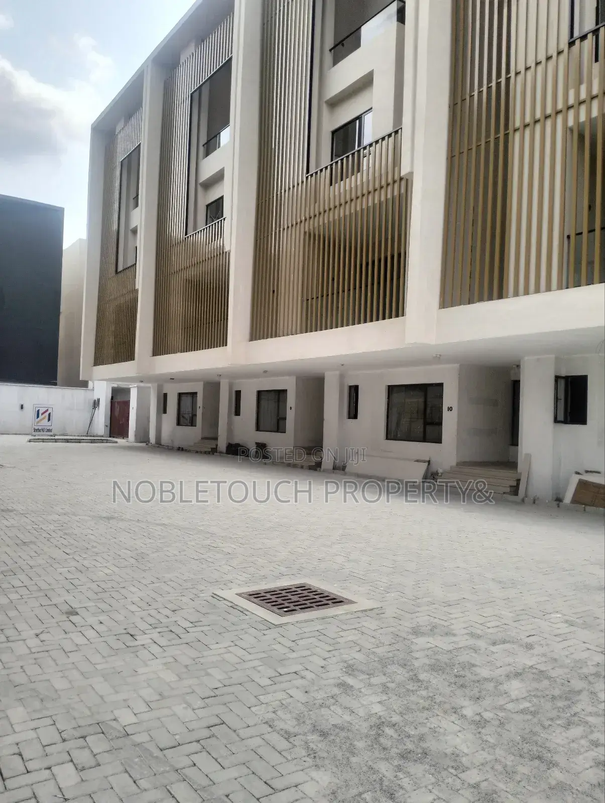 4bdrm Apartment in Ikoyi Lagos, Banana Island for sale
