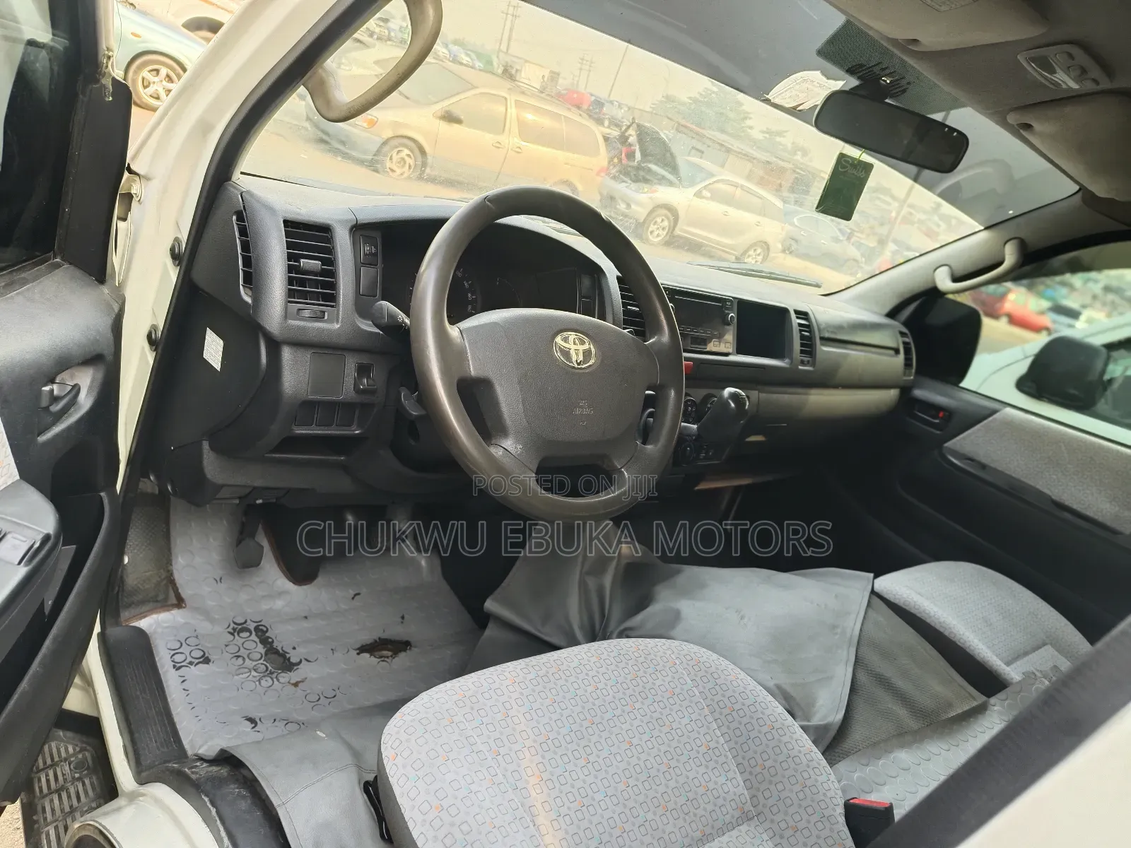 Toyota HiAce 2013 White